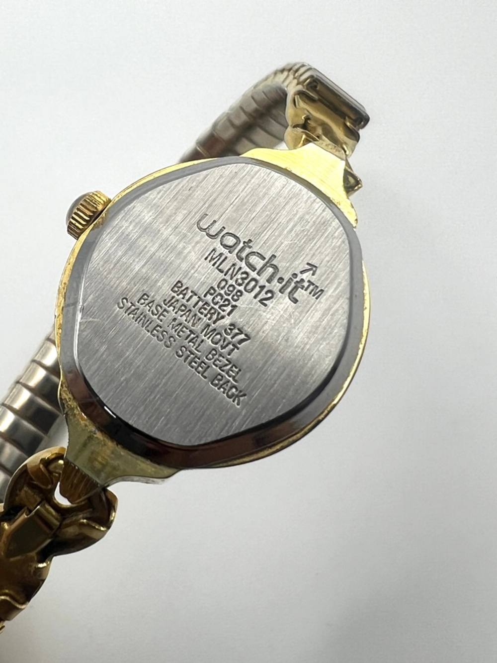 Vintage Watch-It Watch Gold-Tone Black Dial with Expansion Bracelet - Picture 6 of 9